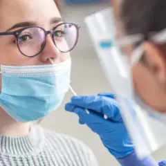 Ile trwa badanie PCR w laboratorium? Poznaj czas oczekiwania na wyniki