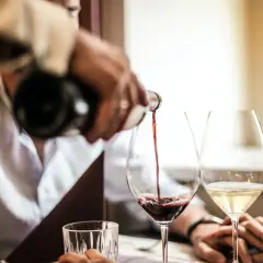 Czy w Wigilię można pić alkohol? Odpowiedzi na kontrowersje i tradycje