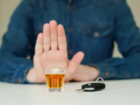 Czy zabierają prawo jazdy za jazdę pod wpływem alkoholu? Sprawdź konsekwencje