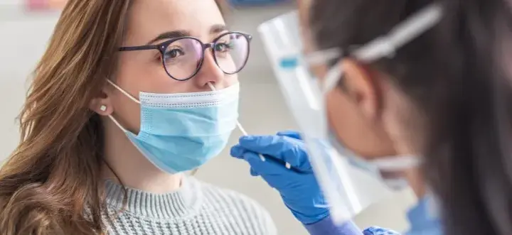 Ile trwa badanie PCR w laboratorium? Poznaj czas oczekiwania na wyniki