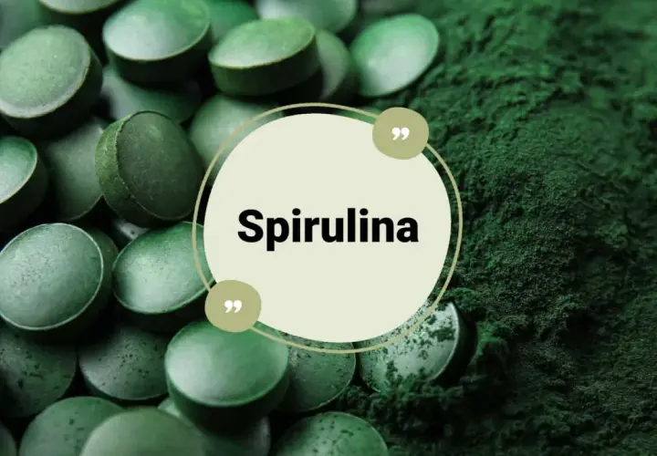 Zielone tabletki i proszek. Dowiedz się, spirulina co to jest i jakie ma właściwości.