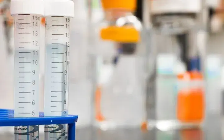Czy akredytacja laboratorium jest obowiązkowa? Sprawdź, co musisz wiedzieć