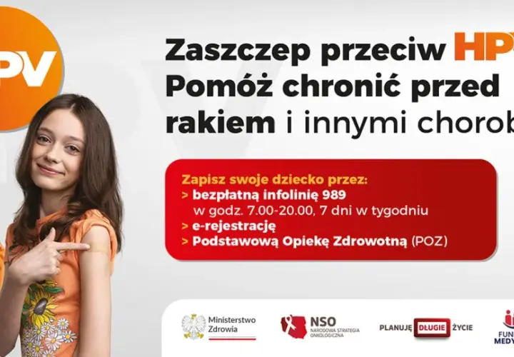 Dwoje uśmiechniętych dzieci z plastrem po szczepieniu. Kampania informacyjna o szczepionce na HPV.