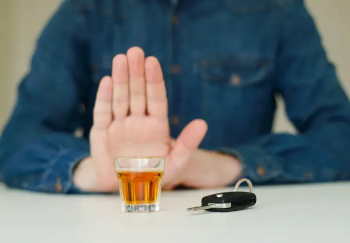 Czy zabierają prawo jazdy za jazdę pod wpływem alkoholu? Sprawdź konsekwencje