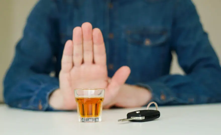 Czy zabierają prawo jazdy za jazdę pod wpływem alkoholu? Sprawdź konsekwencje