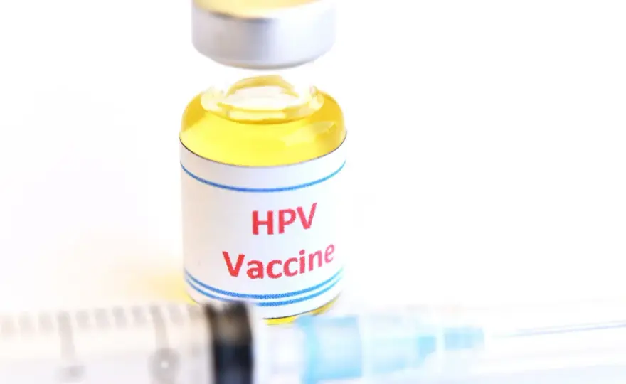 HPV szczepionka - cena: 0 zł czy setki? Sprawdź, ile zapłacisz!