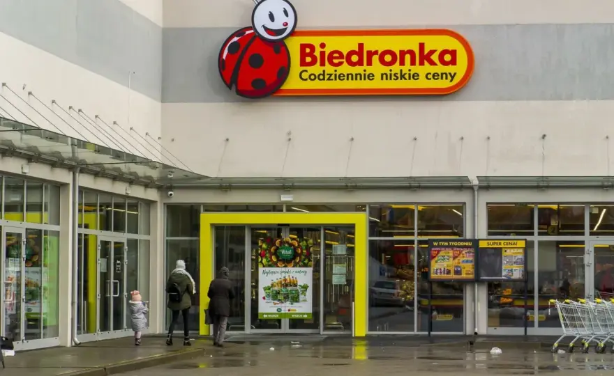 Czy można zwrócić alkohol? Poznaj zasady i uniknij problemów z reklamacją