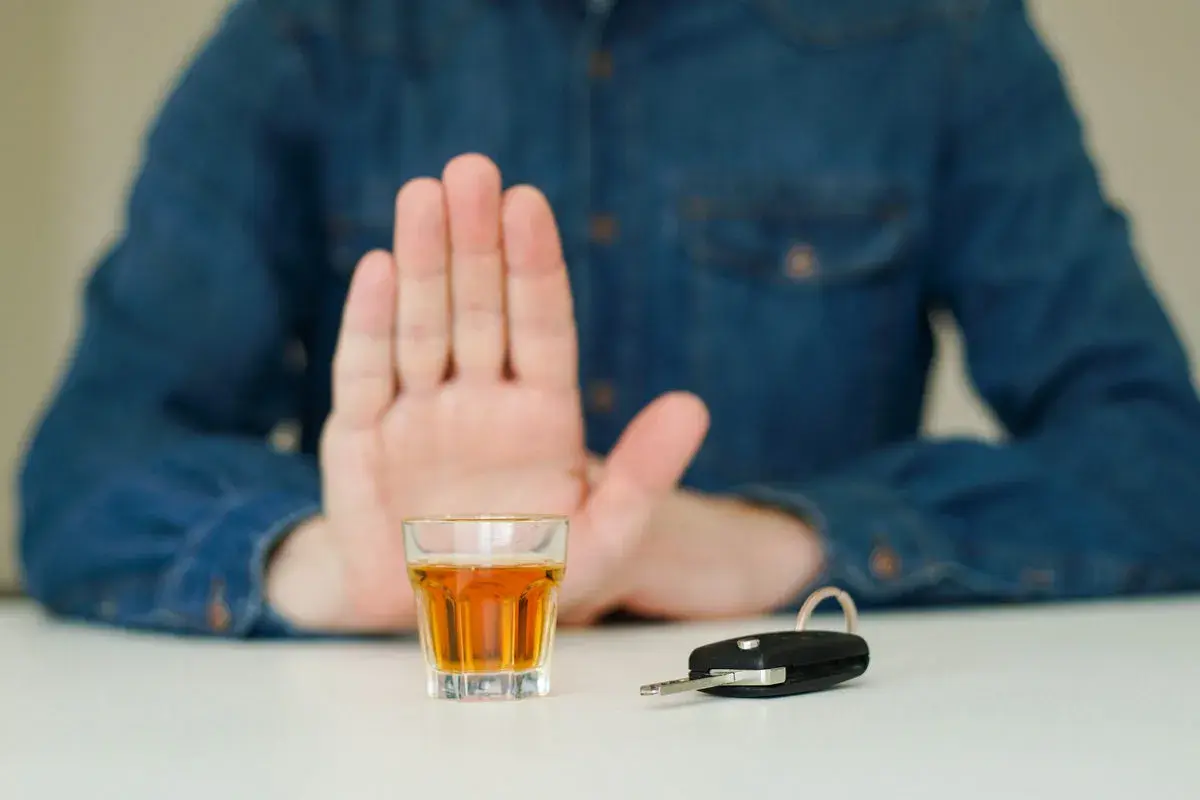 Czy zabierają prawo jazdy za jazdę pod wpływem alkoholu? Sprawdź konsekwencje