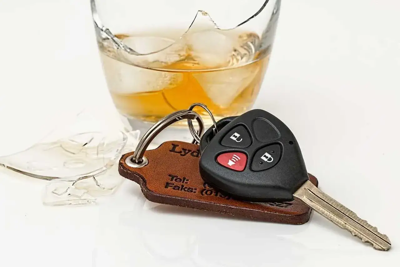 Zdjęcie Czy zabierają prawo jazdy za jazdę pod wpływem alkoholu? Sprawdź konsekwencje