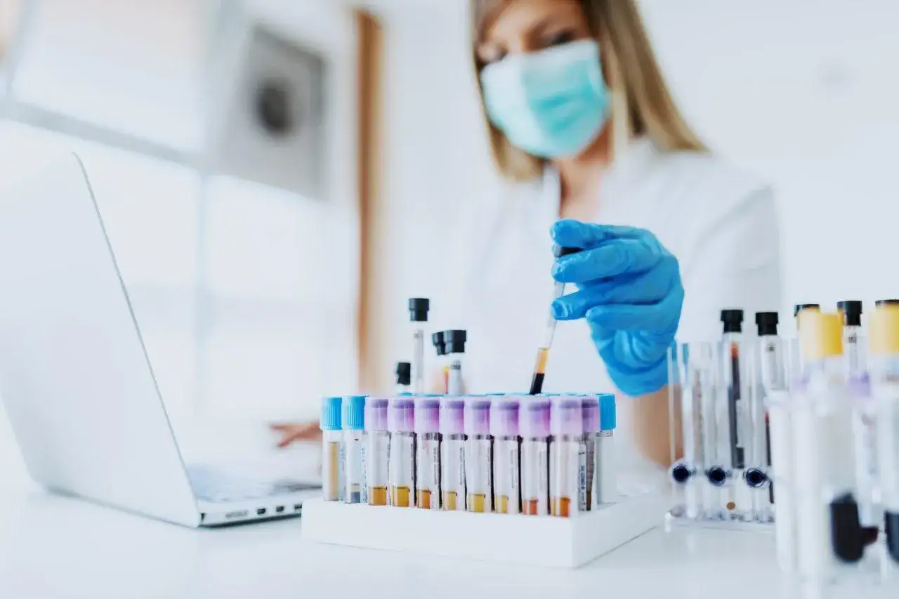 Zdjęcie Jak długo czekać na wyniki w ALAB Laboratoria? Sprawdź terminy.